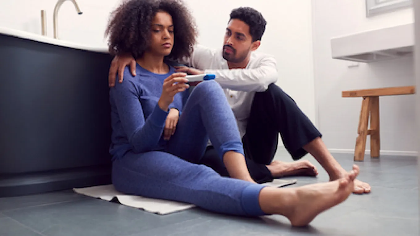 La infertilidad de muchas parejas se debe a más de una causa, por lo que es probable que ambos tengan que consultar a un médico