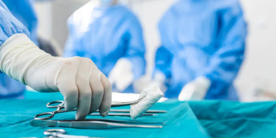 La mayoría de los tipos de hipospadias se pueden corregir en una única cirugía que se realiza de manera ambulatoria. 