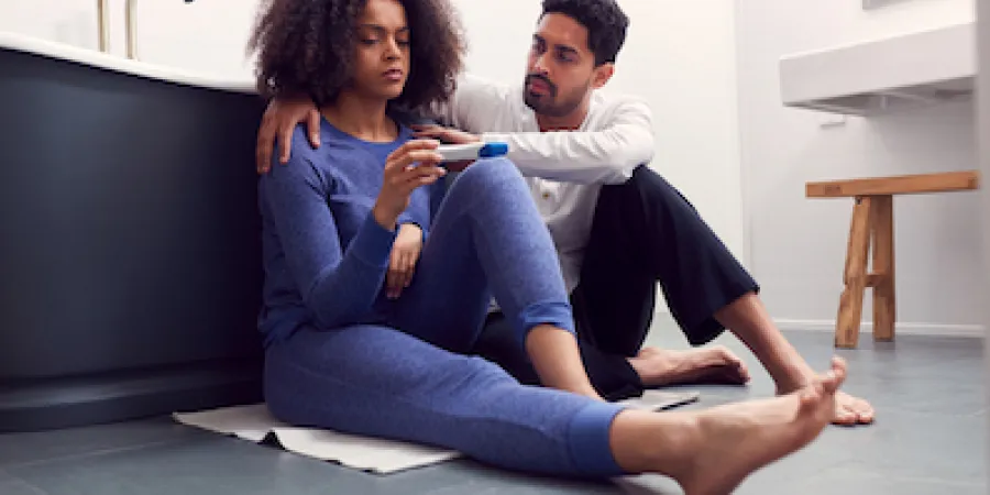 La infertilidad de muchas parejas se debe a más de una causa, por lo que es probable que ambos tengan que consultar a un médico