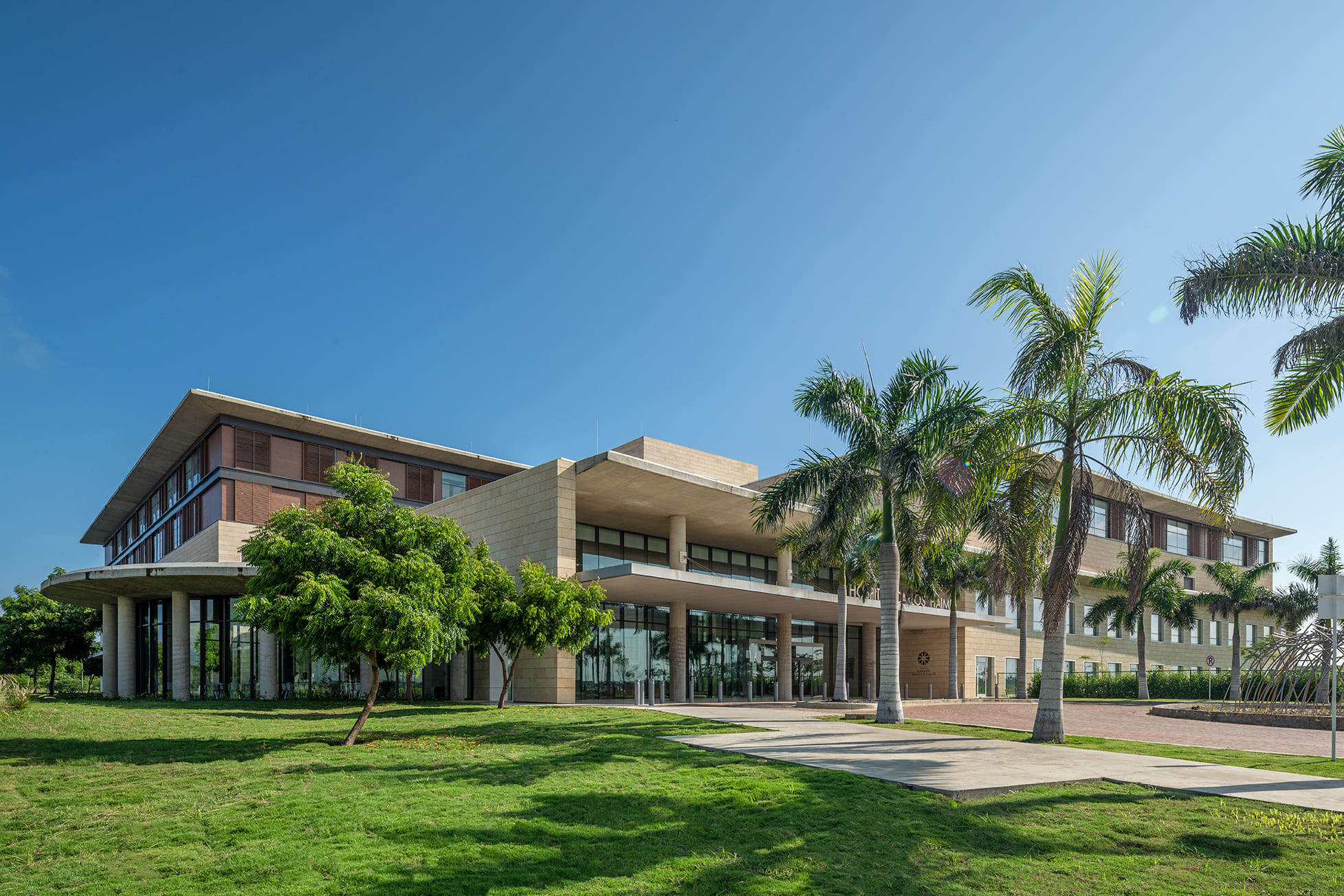 Centro Hospitalario Serena del Mar. Crédito d 2